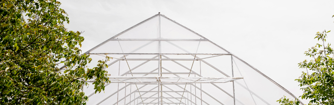 Branda ve Tente Kumaşları: PVC, Oxford, Polyester – Hangisi Daha Dayanıklı?